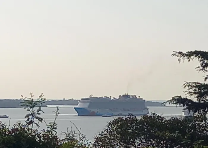 Superbe Appt 3 Pces Wi-fi Clim Piscine Vue Sur Les Iles Et Les Paquebots Apartment *